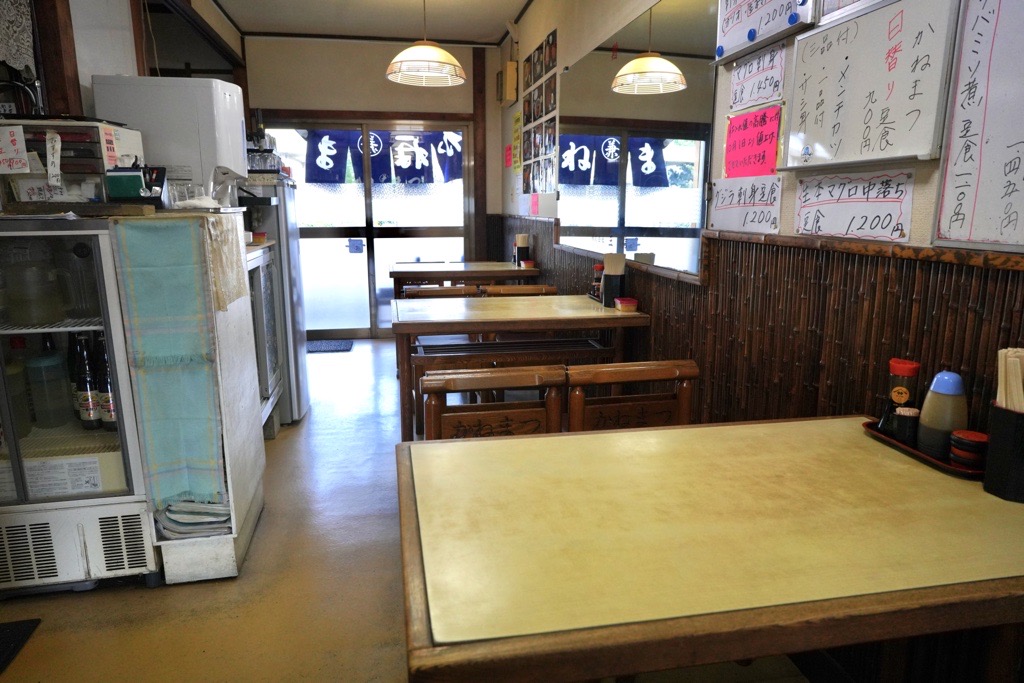 成田市 かねまつ食堂の内観