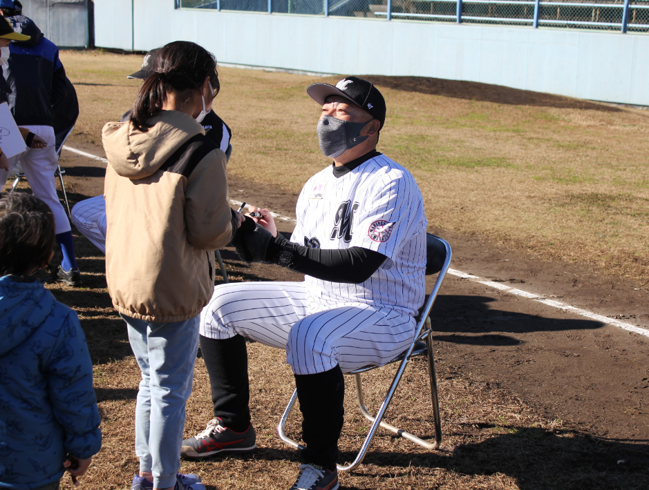 クリスマスベースボール2023in八千代 サイン会の様子