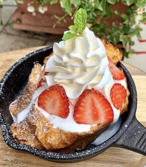 「Cafe&Bar 路地裏カフェ」の特製フレンチトースト【千葉市中央区】