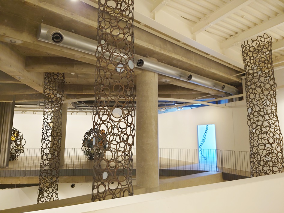市原湖畔美術館 光の柱 青木野枝展