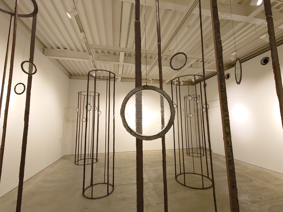 市原湖畔美術館 光の柱 青木野枝展