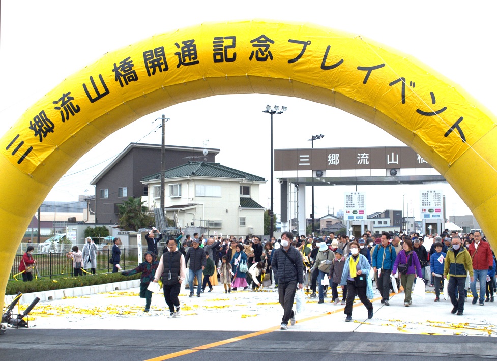 三郷流山橋有料道路