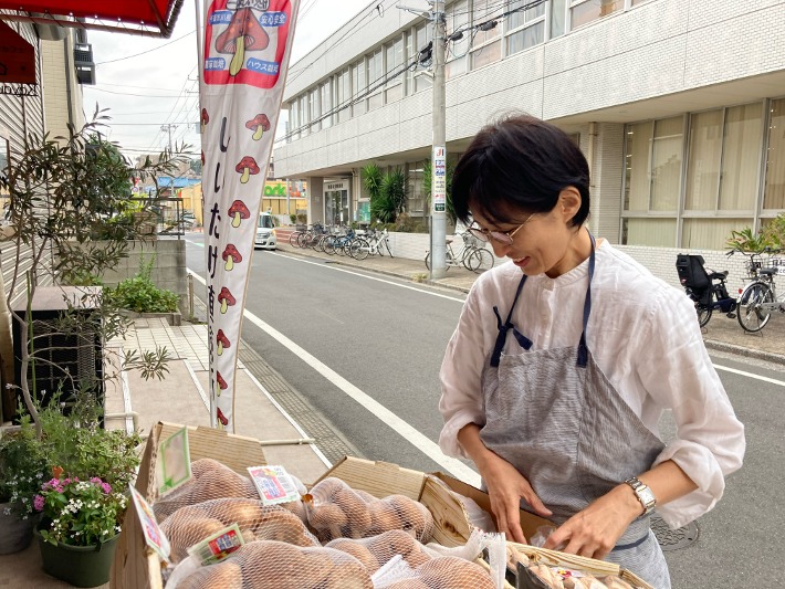 【市川市】おいしい井戸水が育む「一休しいたけ」福祉事業所きのこ栽培農園に匠の技あり