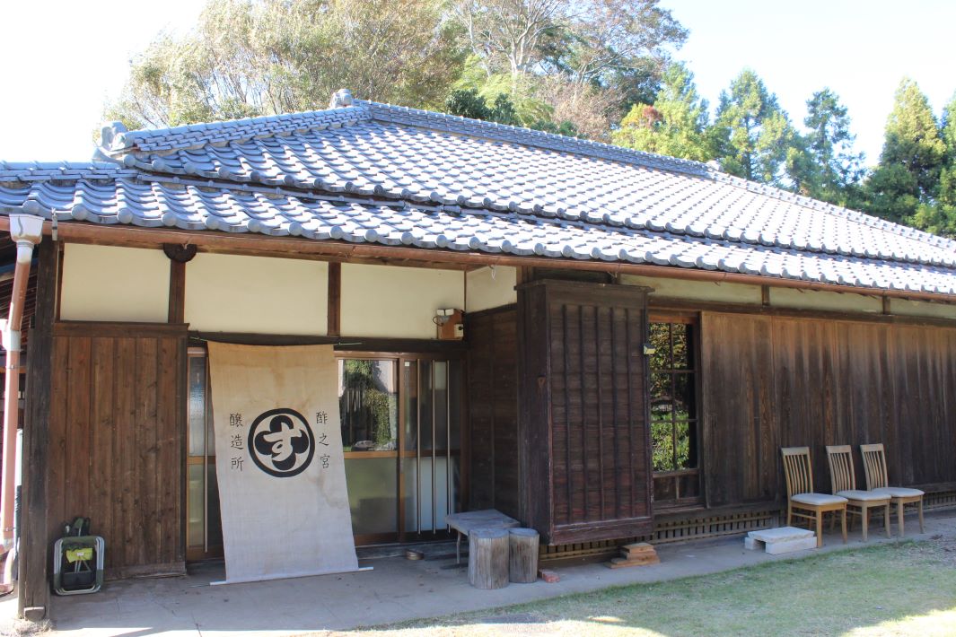 【ちいきの逸品】発酵に1年、熟成に2年以上 香取の空気が醸す柿酢「柿の神髄」（酢之宮醸造所）