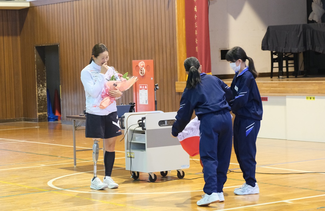 市原市 秦由加子選手が中学生と交流