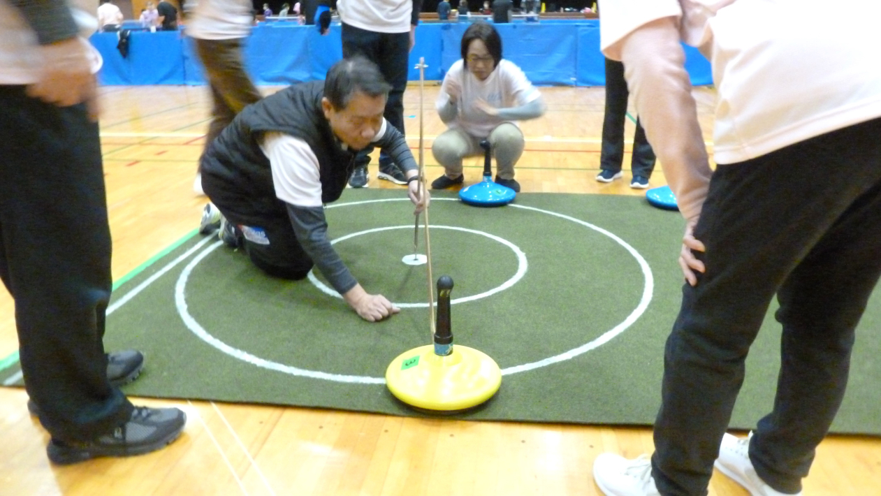 佐倉市ユニカール協会 距離を測る様子