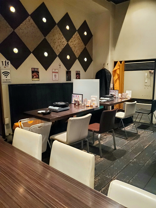本格ジンギスカンの店 ひつじんの内観