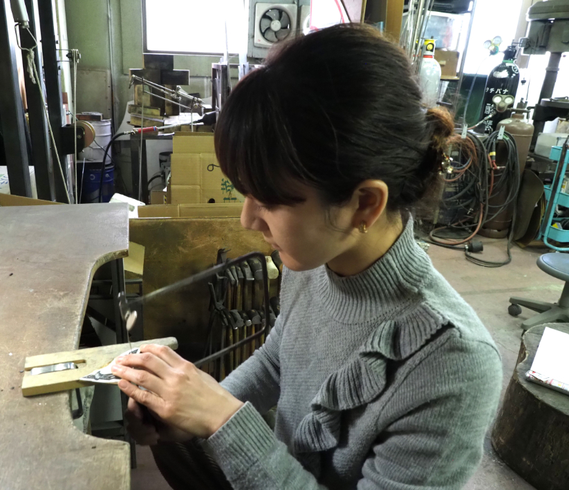 糸の子で金属に穴を開ける