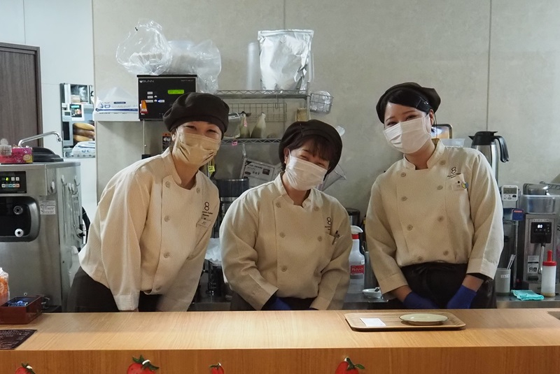 八天堂カフェきさらづのスタッフの皆さん