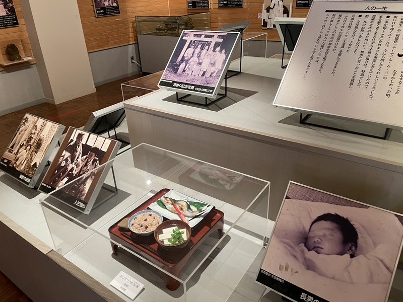 人生の節目をお膳でたどります(袖ケ浦市郷土博物館)