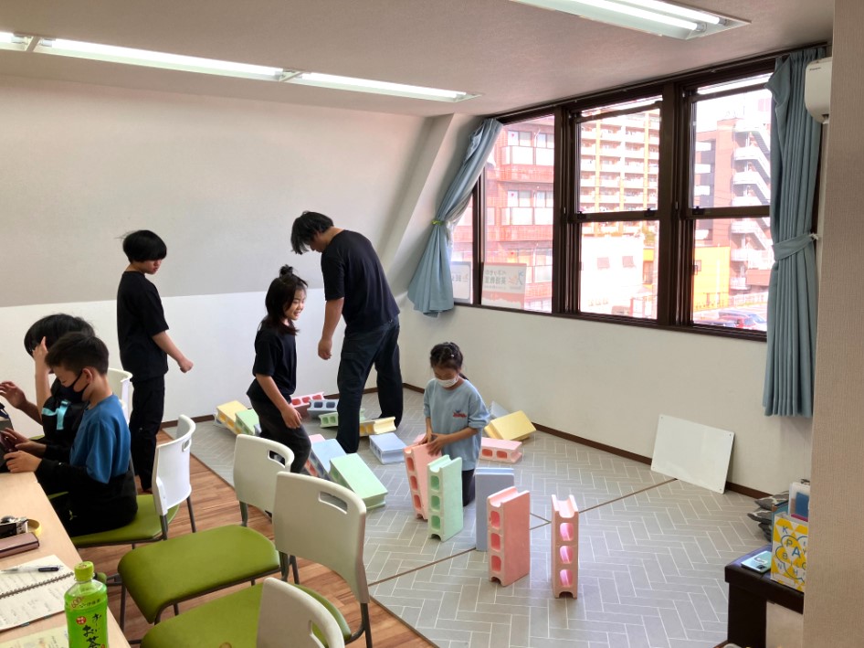 子どもたちは自由に遊ぶ