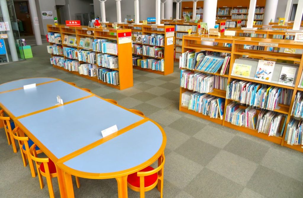 とみらいテラス　児童書コーナー