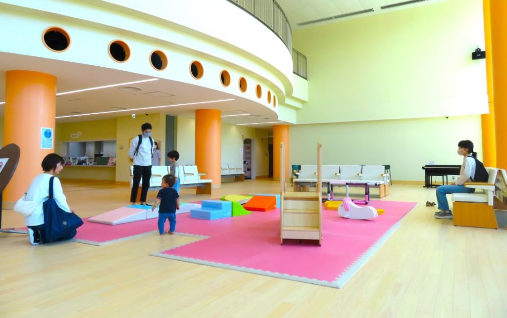 いちはら子ども未来館 明るいテラスでほっと一息