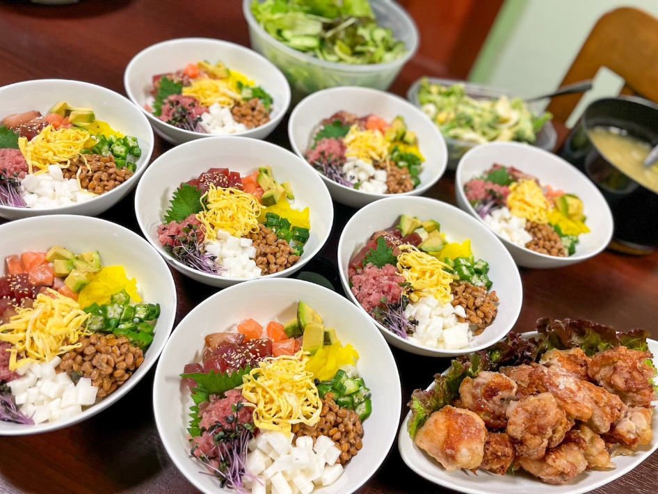 )色とりどりのバクダン丼は栄養バランスもピカイチ!