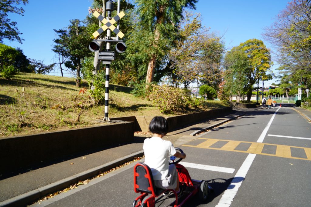 ユーカリ交通公園内の踏切