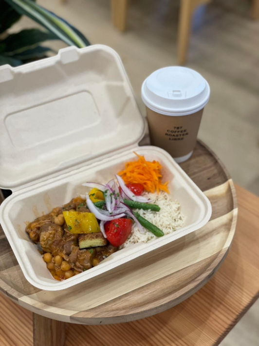 ナノハナコーヒーロースターリブレ「オーバーライスプレートジャスミンライスを使用した子羊とひよこ豆のモロッコ風煮込み」