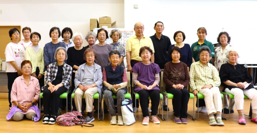 貯筋体操　「特別養護老人ホームからたち」会場に参加の皆さん