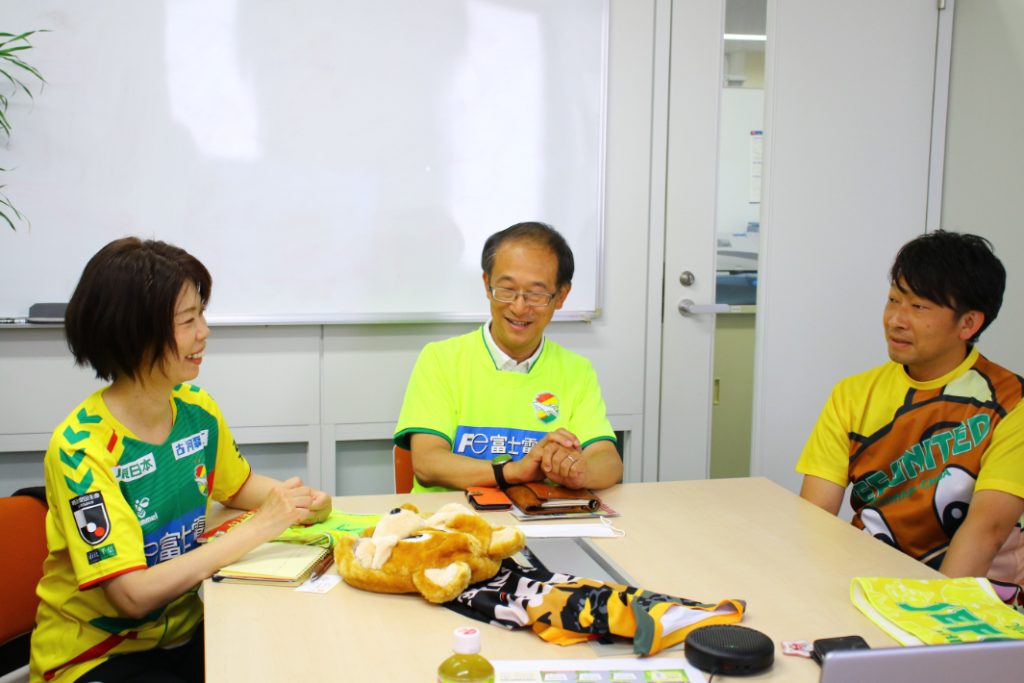座談会の様子 3人