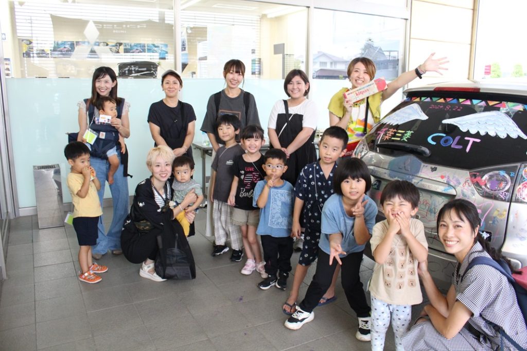 子どもたちの創造力が大爆発!「千葉三菱コルト自動車(株)×まま・ここっと ちば」によるアートイベント「クルマにおえかきDAY vol.2」