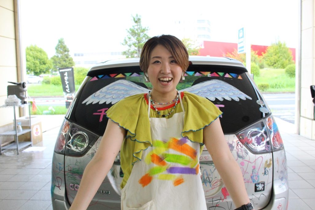 子どもたちの創造力が大爆発!「千葉三菱コルト自動車(株)×まま・ここっと ちば」によるアートイベント「クルマにおえかきDAY vol.2」