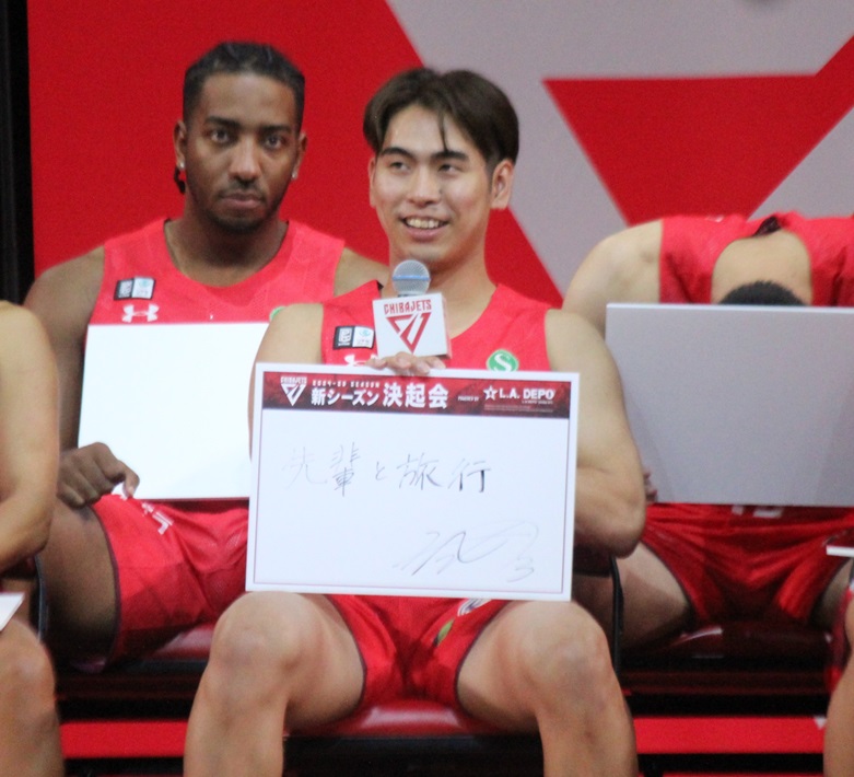 小川麻斗