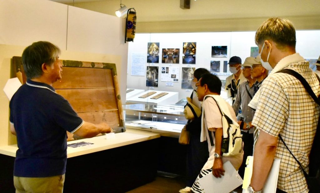 赤城神社の魅力に迫る しょうゆ醸造の図に描かれた職人や樽の数は?(展示解説会にて)