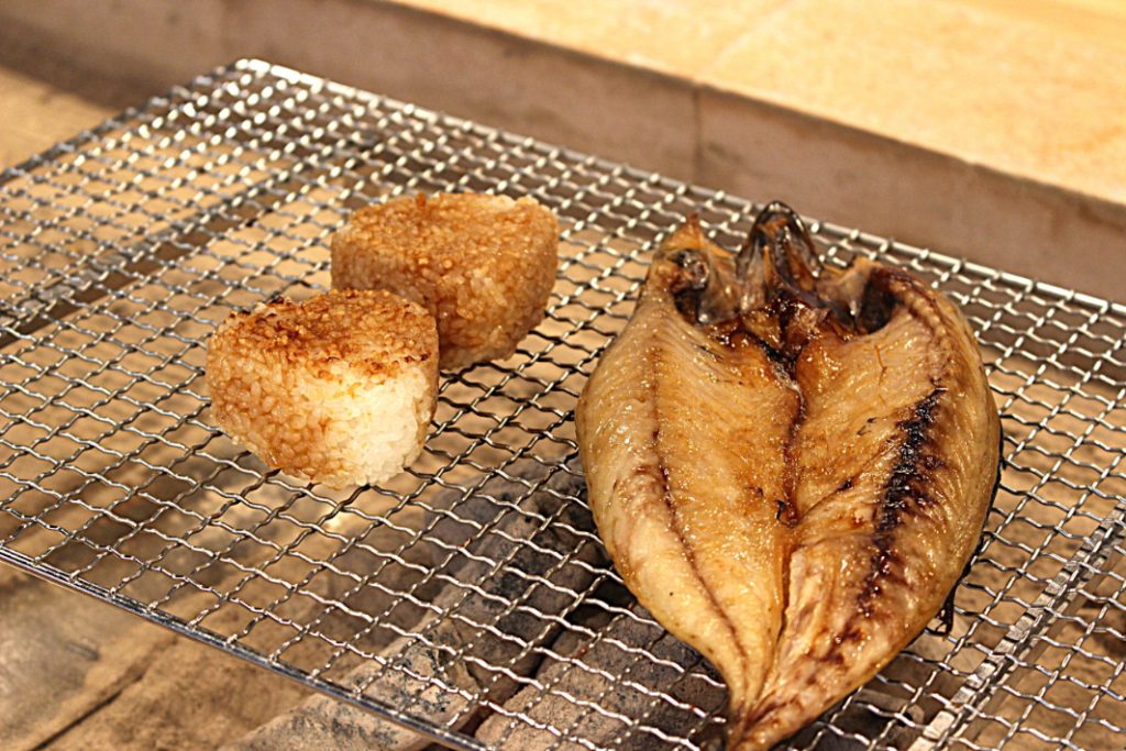 トロさば　900円・焼きおにぎり１個200円