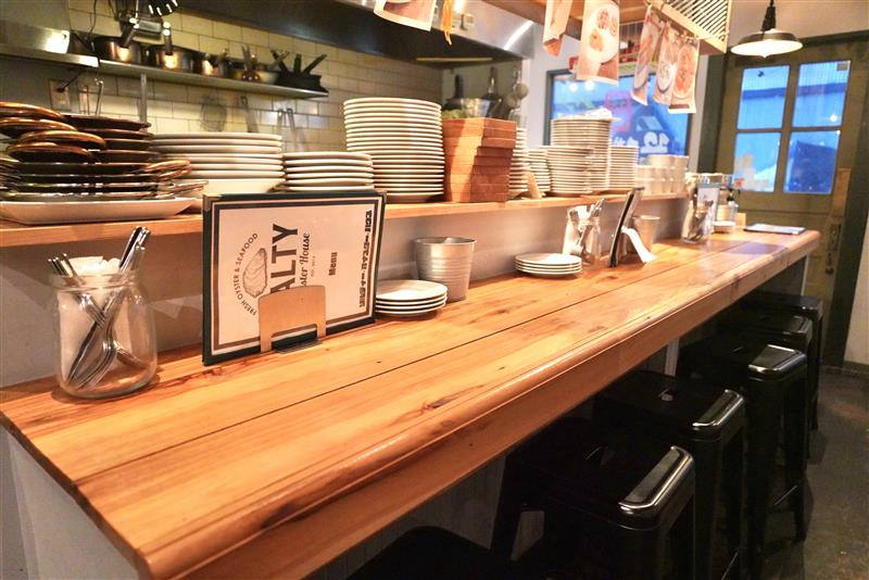ソルティーオイスターハウス 津田沼 カウンター席