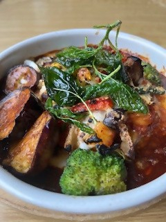 ロス・アンジェルス「季節の野菜を使った煮込みハンバーグ」