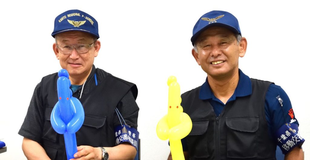 移動交番相談員稲川さんと青木さん 稲川俊博さん(左)と青木幸浩さん