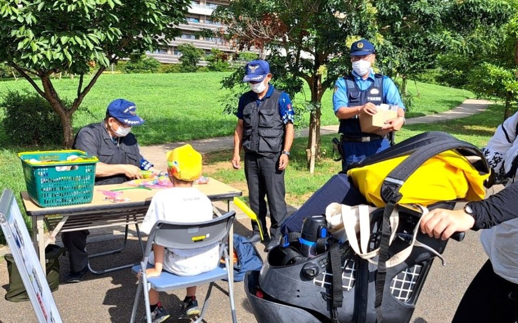 移動交番相談員稲川さんと青木さん 気軽に立ち寄れる移動交番