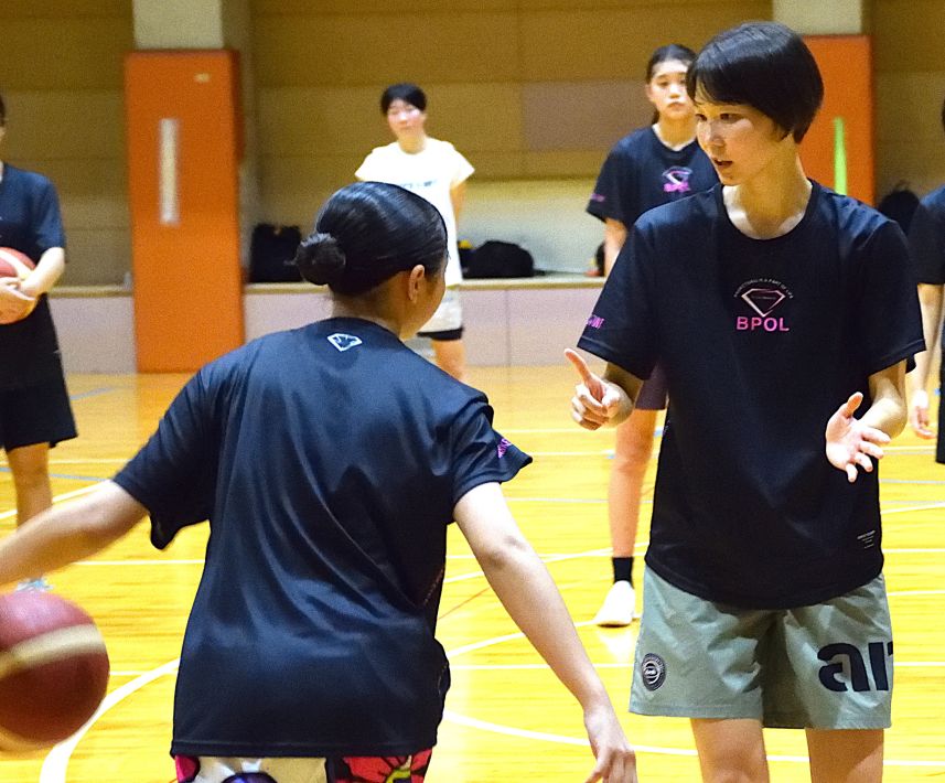 藤岡麻菜美さん 中学生に熱の入った指導