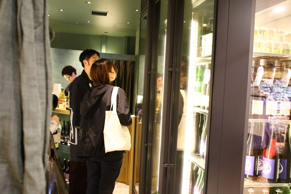 酒販店で新たな取り組みスタート!日本酒を飲んで参加できる社会貢献【千葉市中央区】