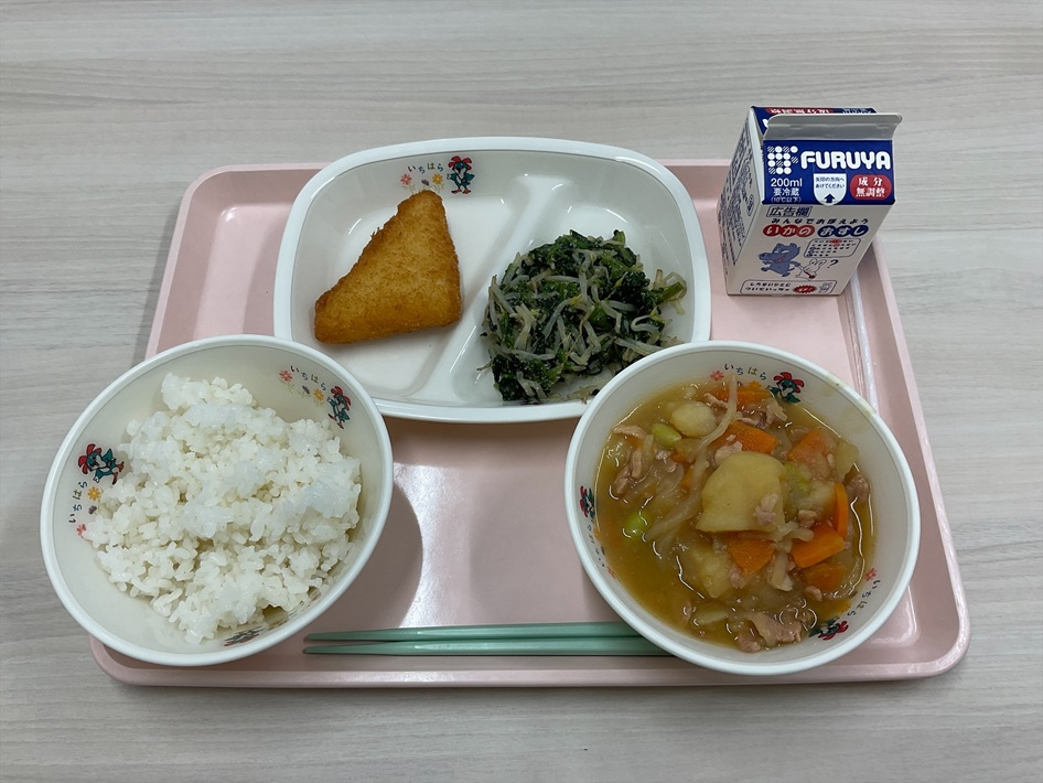 新しい食器には市原市のマスコットキャラクター「オッサくん」のイラストも