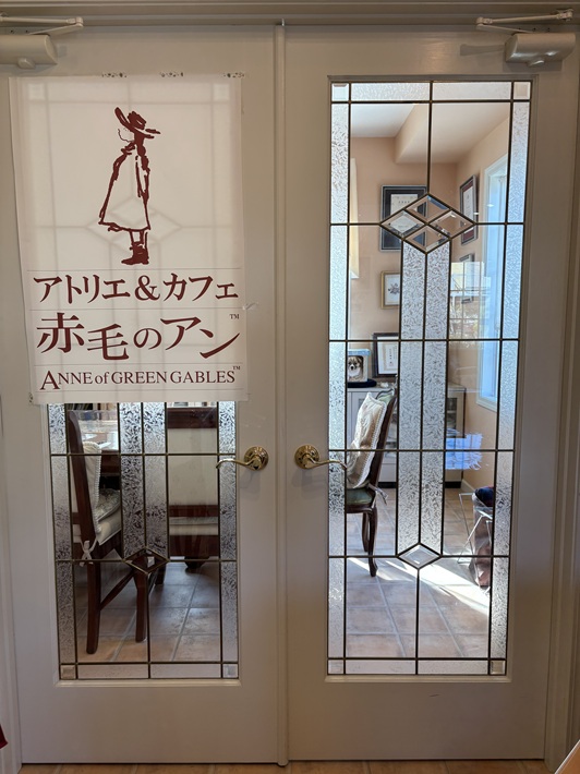 【市川市】緑の借景と庭が一体化!ジョージアン様式の邸宅
