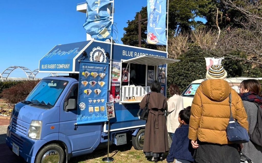 来場者はお目当てのスイーツを楽しみました