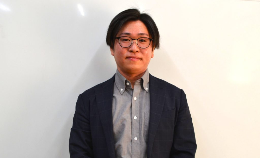 顧問の粉川心教諭