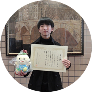 最優秀賞「生まれる前からの約束」
千葉県船橋市　新山 翔愛さん（中2）