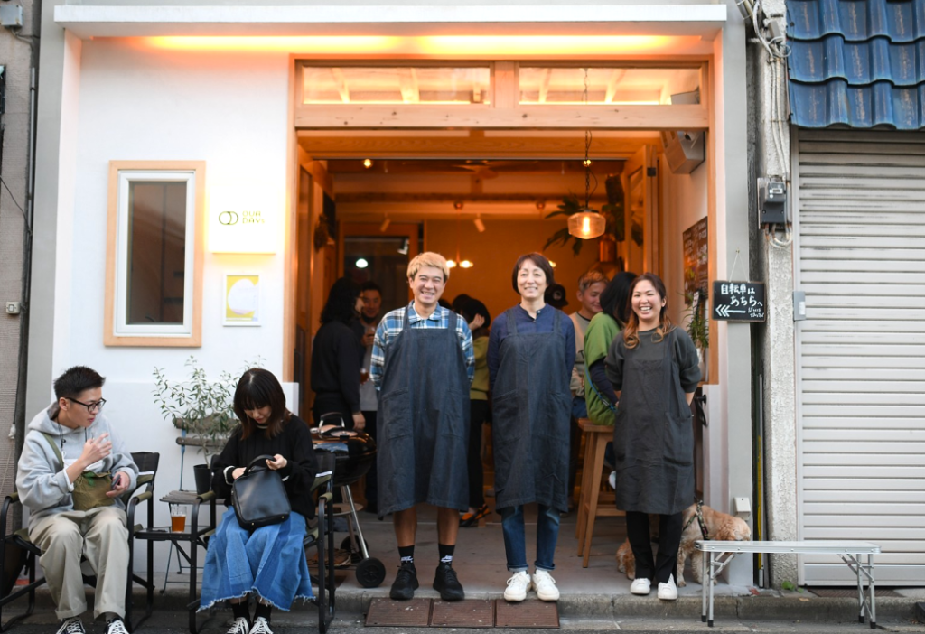 OUR DAYs Brewery&Club house 座って7人、立てば15人ほどのタップルーム