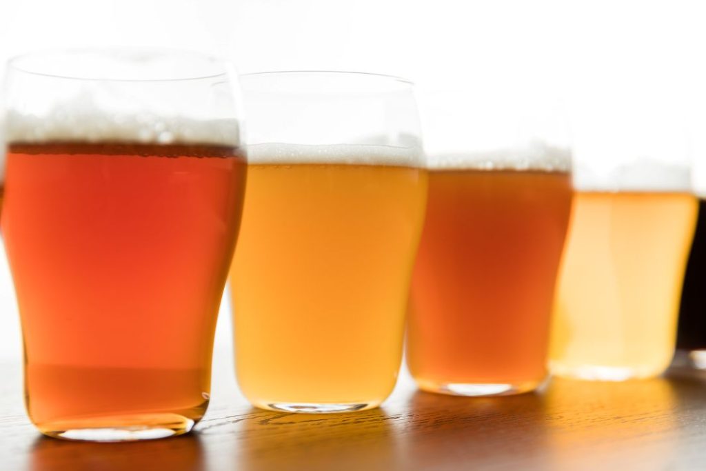 新月ビア&牛込ビール館 アメリカンアンバーエール、アメリカンペールエール、レッドIPA、ベルジャンホワイト、オートミールスタウトなどを提供