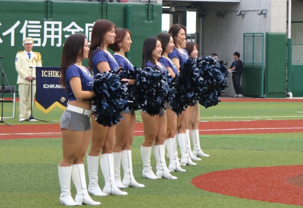 「国府台スタジアム」が完成！オープニングイベントに登場した、地元アメフトチーム「ブルーサンダース」のチアリーダーズ