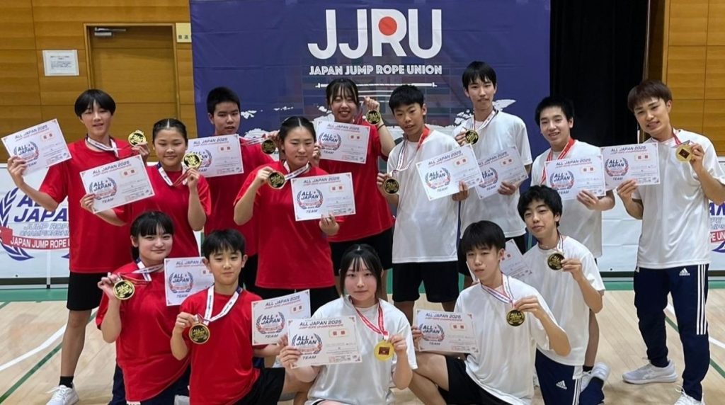 「柏なわとびクラブ」全日本選手権での受賞者たち