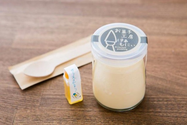 はぁもにぃの完熟生はちみつ&プリンセスぷりん なめらかプリンに、ほんのりビターでスパイシーな甘さの「からすざんしょうはちみつ」をひとさじ