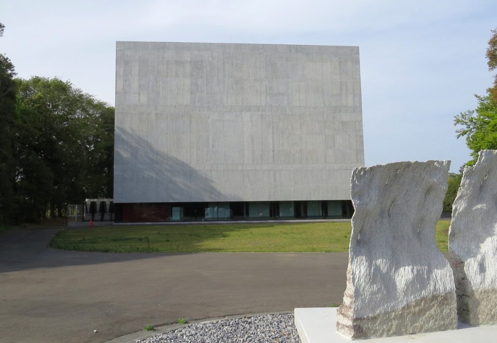 「魅せる収蔵庫」が入る取手収蔵棟