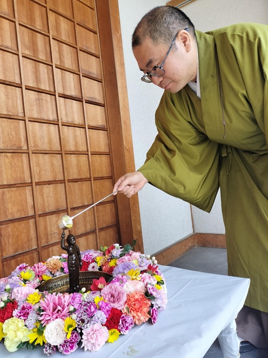 取材当日はお釈迦様の誕生日でした