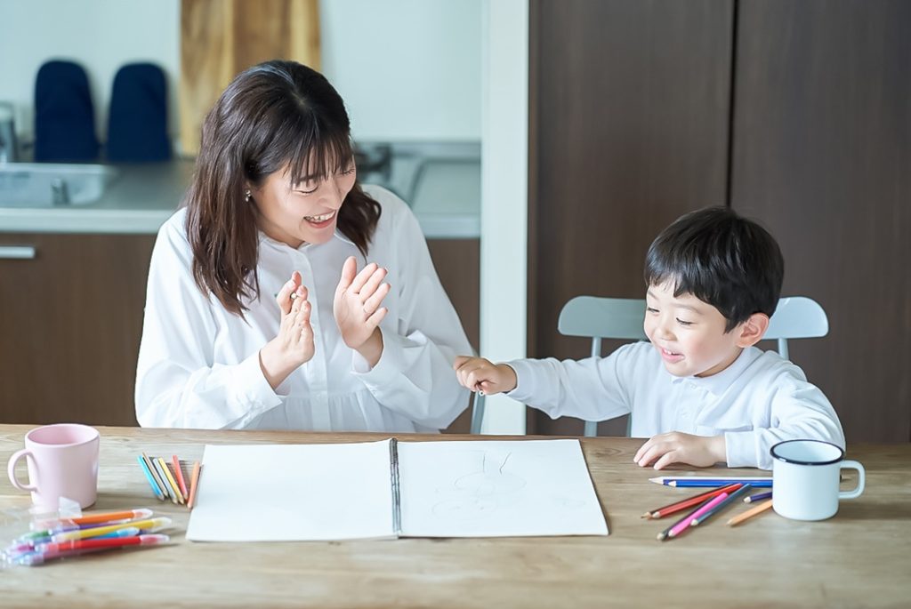 「飽きっぽい」「集中できない…」子どものやる気を引き出す環境づくりと親の関わり方【専門家監修】子育ての悩み