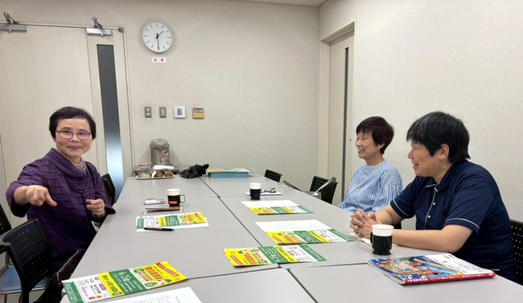 (左から)女性会会長の荒巻さん、副会長の竹内さん、事務局の松本さん