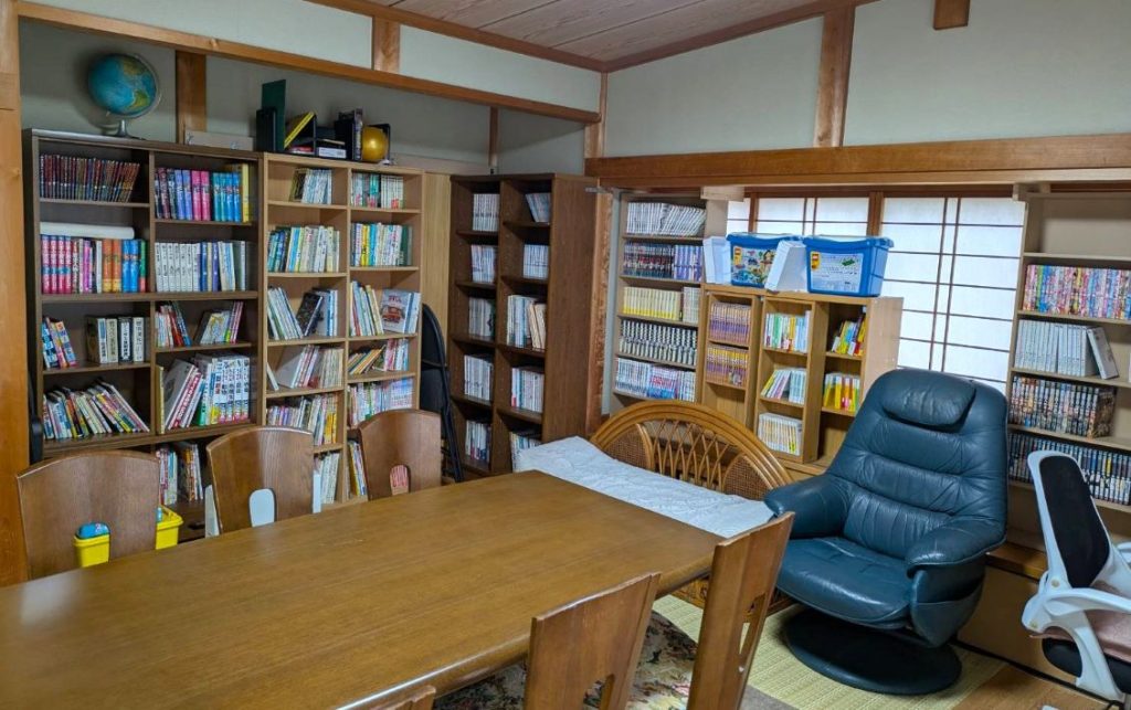 子どもの居場所じいちゃんち 読書スペース
