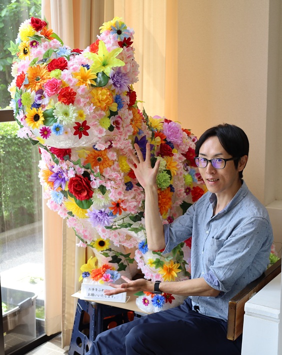 マークン・ネコガスキーさん マークン・ネコガスキーさんと巨大猫「市川ハニャコ」