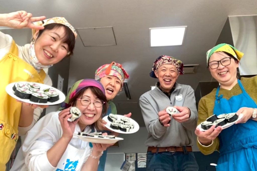 トーキョーコーヒー浦安 みんなで太巻きを作りました!